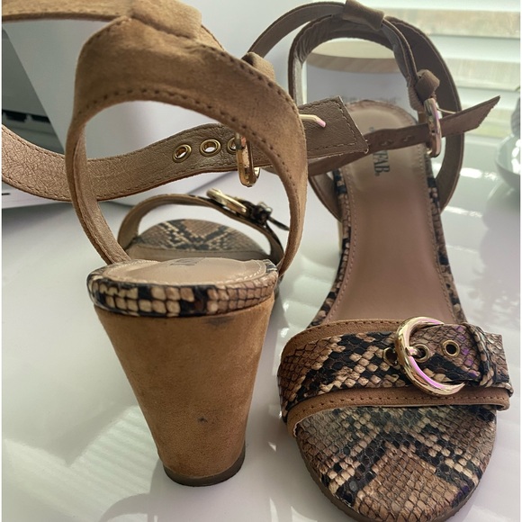 Snake skin buckle ankle strap wedge size 6.5 - Picture 3 of 4